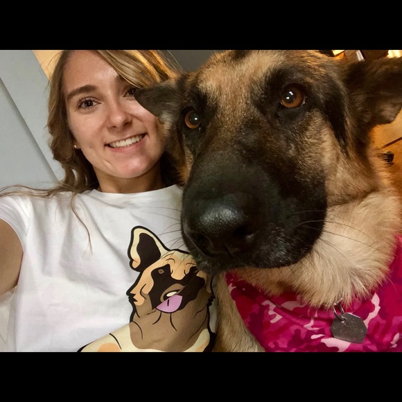 Meet your Posher, Cierra - Picture 2 of 4